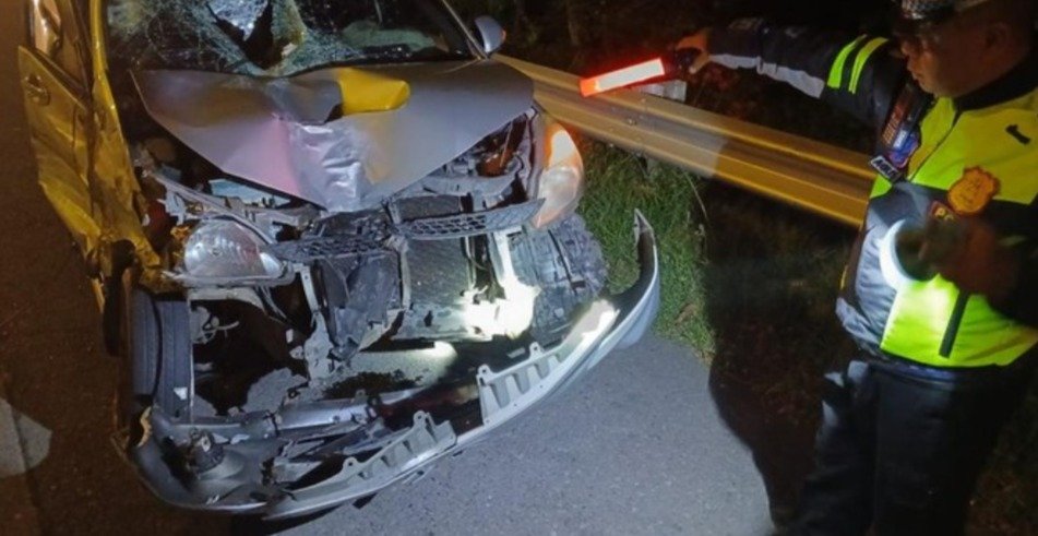 Kecelakaan maut di Tol Sumo: Kernet Truk Tewas Tertabrak Avanza Saat Ganti Ban